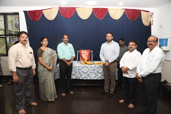 GVMC Commissioner Ketan Garg pays floral tributes to freedom fighter